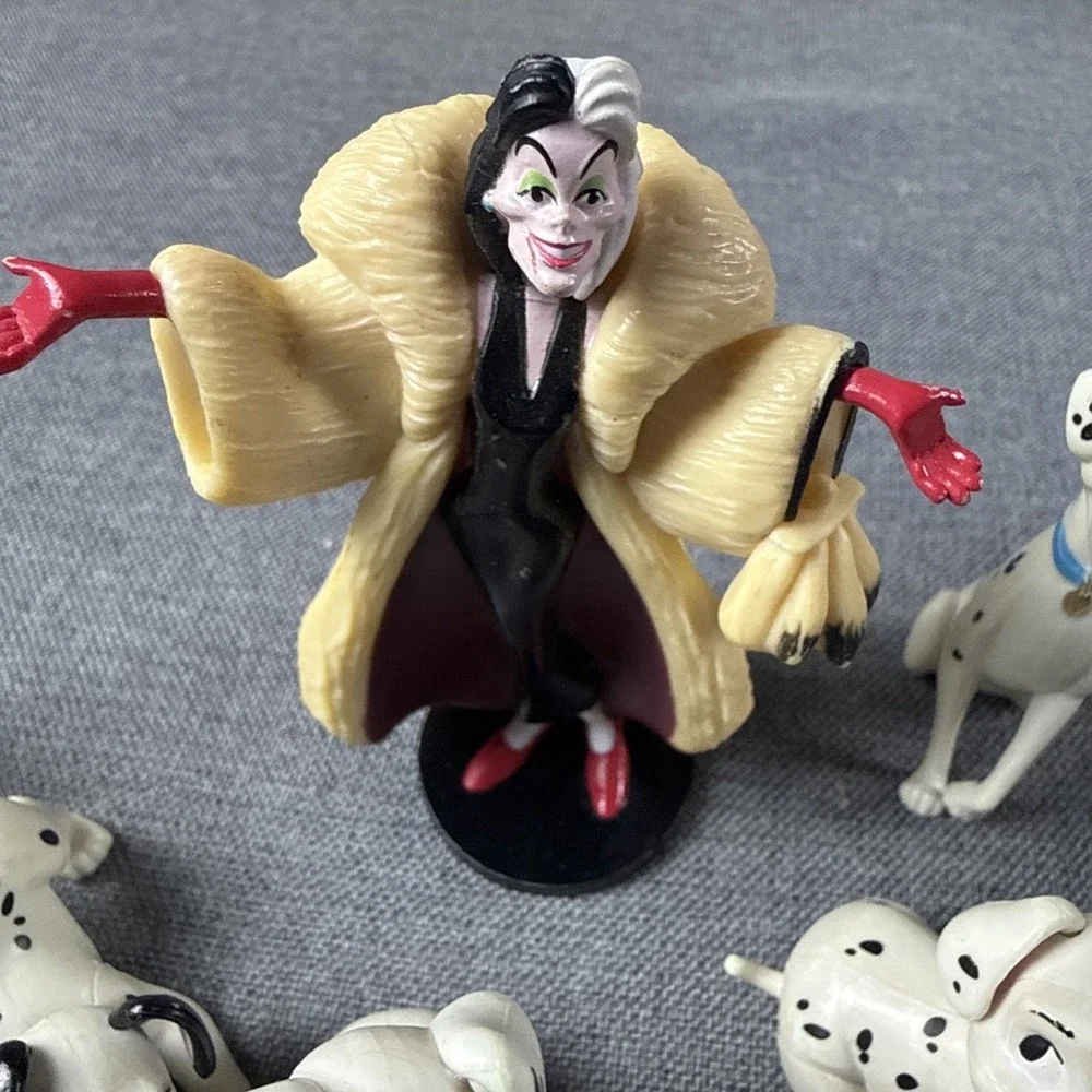 Disney 101 Dalmatians Figures Lot Of 7 Cruella de Vil, With 6 Puppies